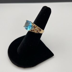 14K Yellow Gold 5ct Blue Topaz with Garnet Ladies cocktail ring size 6